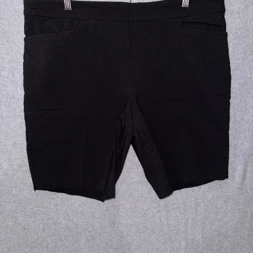 Time and Tru Black Bermuda Shorts Classic Design